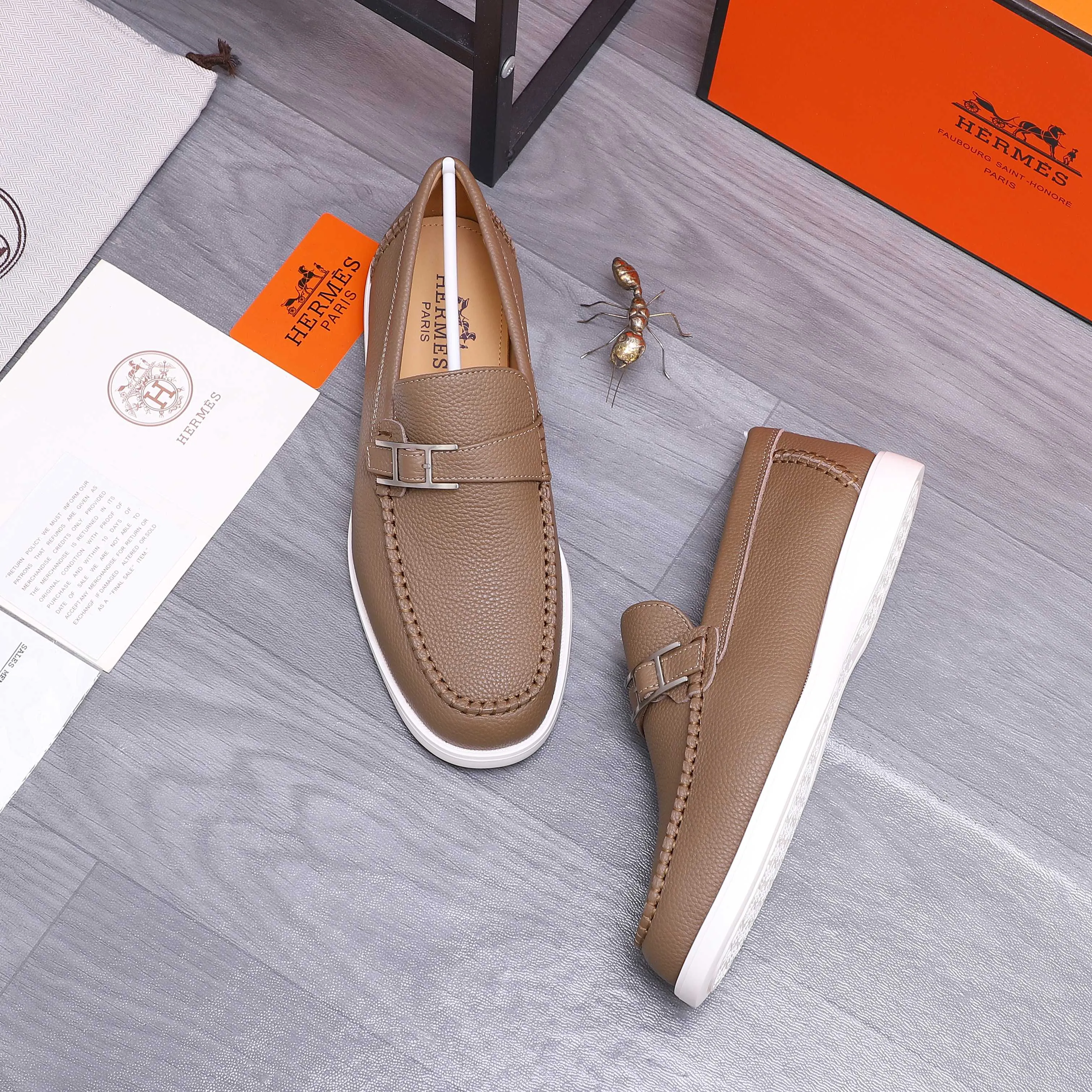 Men's shoes 💰p560 Product trademark: HERMES "Hermes" casual slip-on men's shoes. Regular size: 38-46 (45.46 is custom-made and non-returnable) Product materials: Selected pebbled cowhide upper, cowhide lining, original foam rubber ultra-light sole